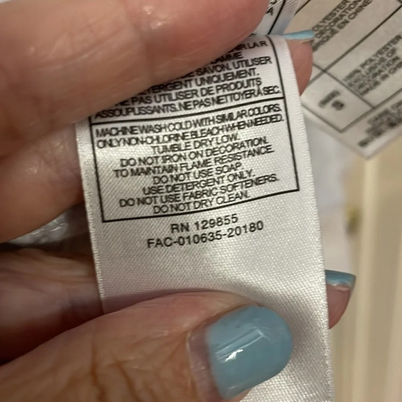 Off white Walt Disney World Pullover Very soft and warm material! Size S - Picture 5 of 5